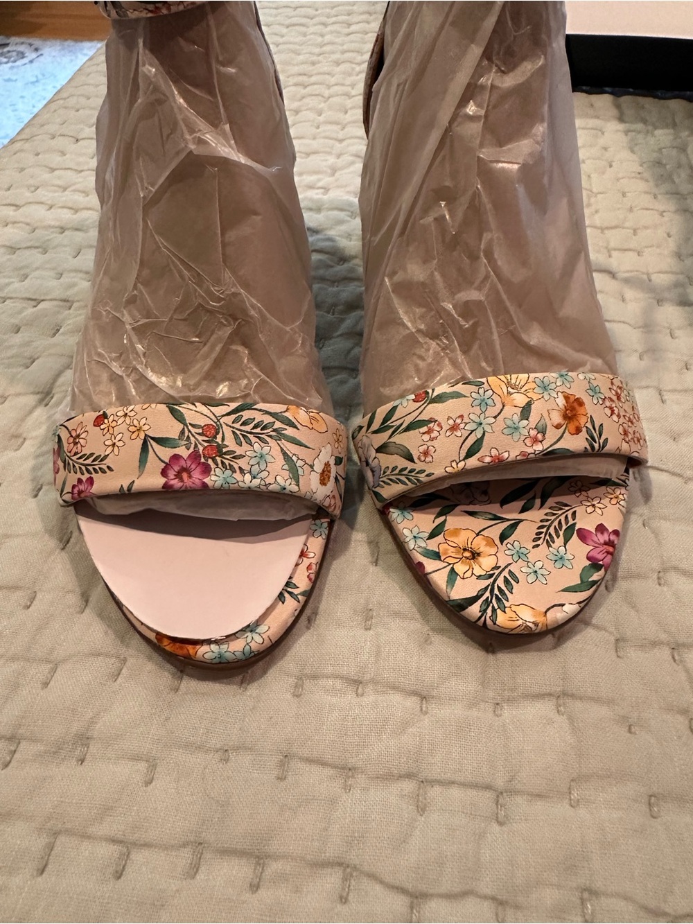 Floral Open-Toe Women's Sandals - Beige Floral